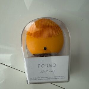 FOREO Facial Cleansing Device - White and Rose Gold